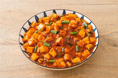  Mapo Tofu –  Tulevatko Chilirouhen ja Silkkisen Tofuyn Yhdistelmästä Tuhannin Täydellinen Harmonia?